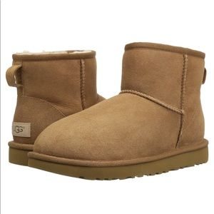 *NEW* UGG - classic mini II